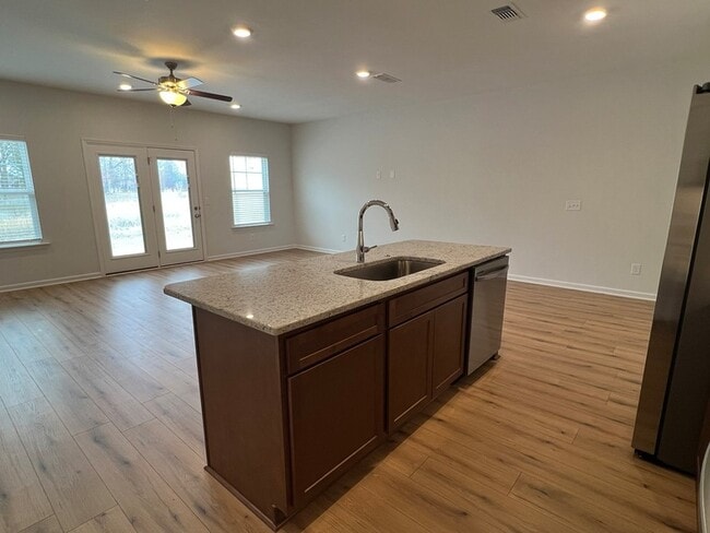 Building Photo - 967 Horse Mountain Rd