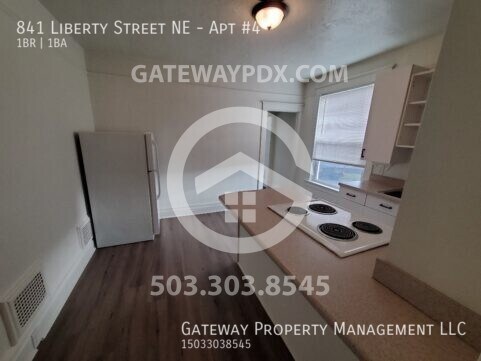 Building Photo - 841 Liberty St NE