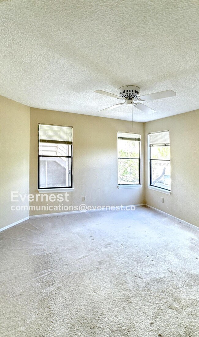 Building Photo - 6655 N Canyon Crest Dr
