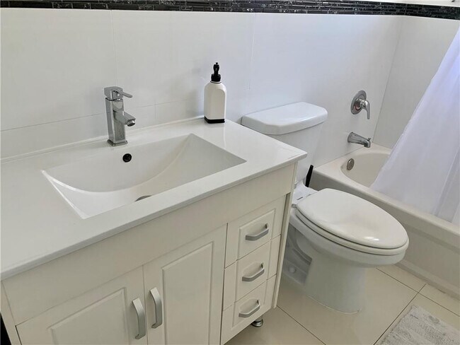 Building Photo - 1480 Euclid Ave