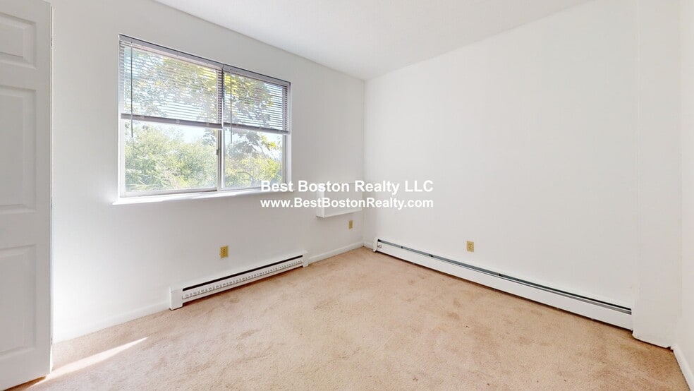 Building Photo - 41 Belmont St