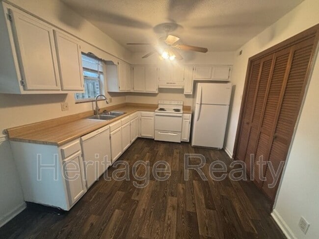 Building Photo - 1207 Crest Brook Dr