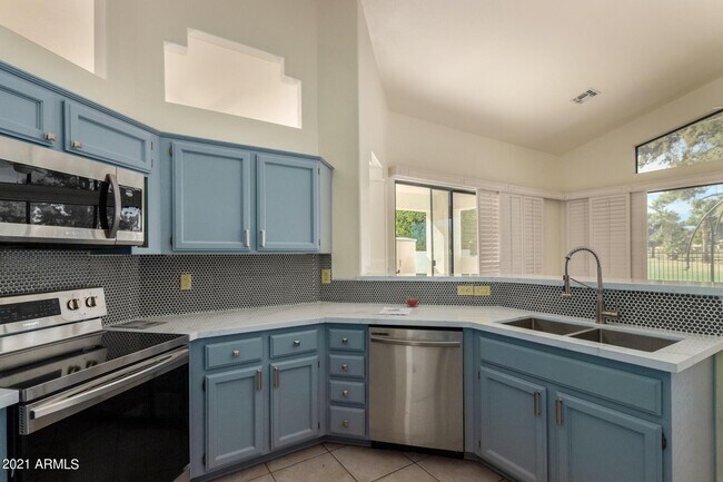 Building Photo - 4734 N Brookview Terrace