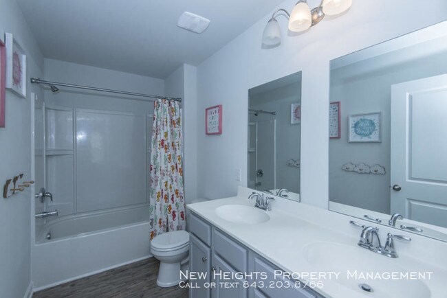 Building Photo - Gorgeous home in McKewn neighborhood!