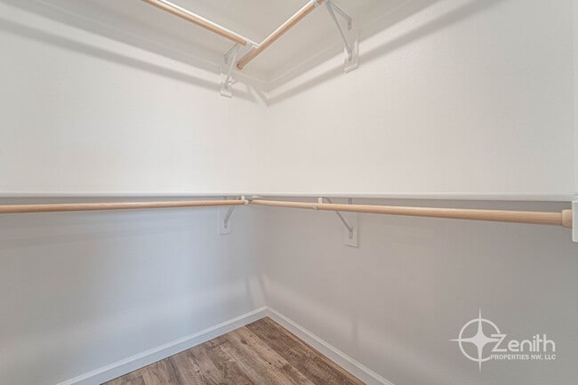 Building Photo - 3 Bedroom Mt. Vista Townhouse! Modern Fini...