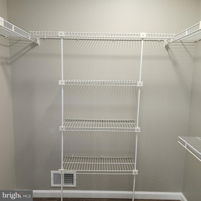 Building Photo - 16 Pickwick Pl