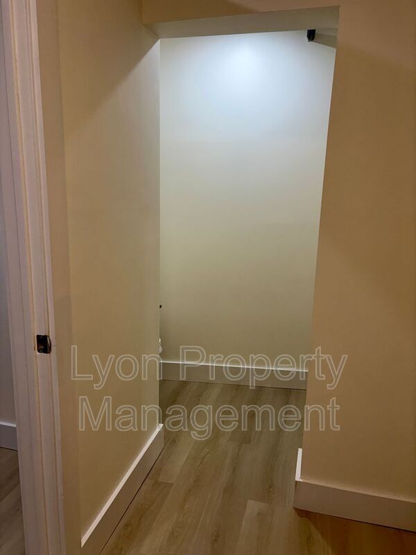 Building Photo - 262 Illinois St