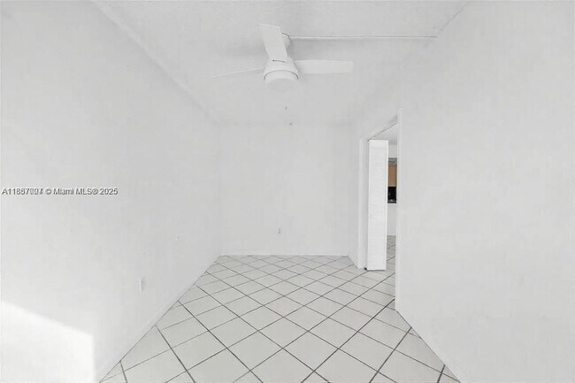Building Photo - 1228 West Ave