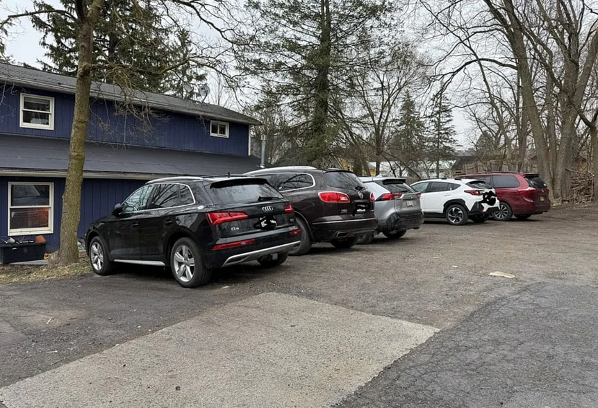 Parking - 407 S Aurora St