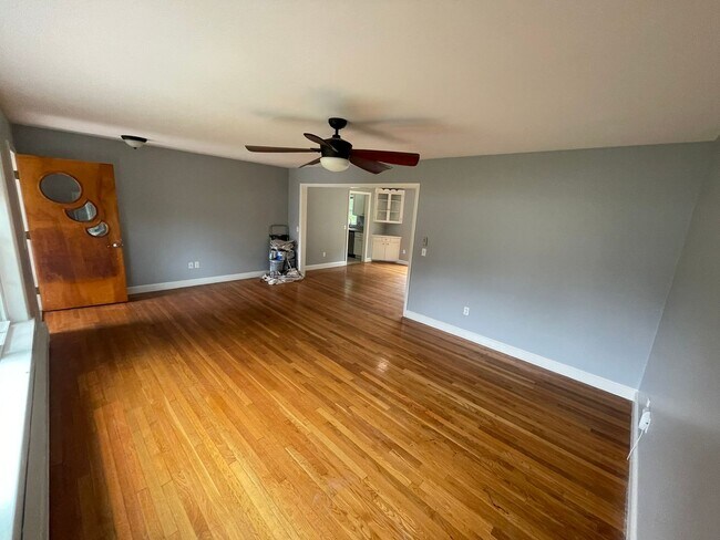 Building Photo - Single-Family Home for Rent - Dover, NH