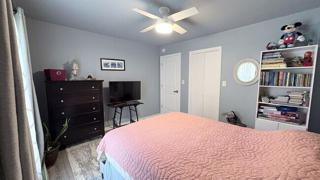 Building Photo - Remarkable 4 bed 2.5 bath w/ basement in Siloam Springs