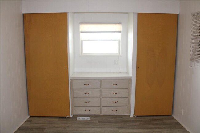Building Photo - 204 50th Ave Dr W