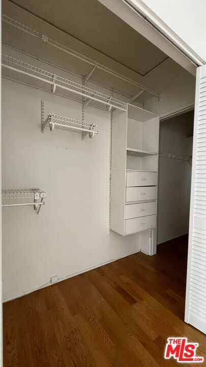 Building Photo - 444 N Sycamore Ave