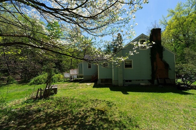 Building Photo - 21 Van Dam Rd