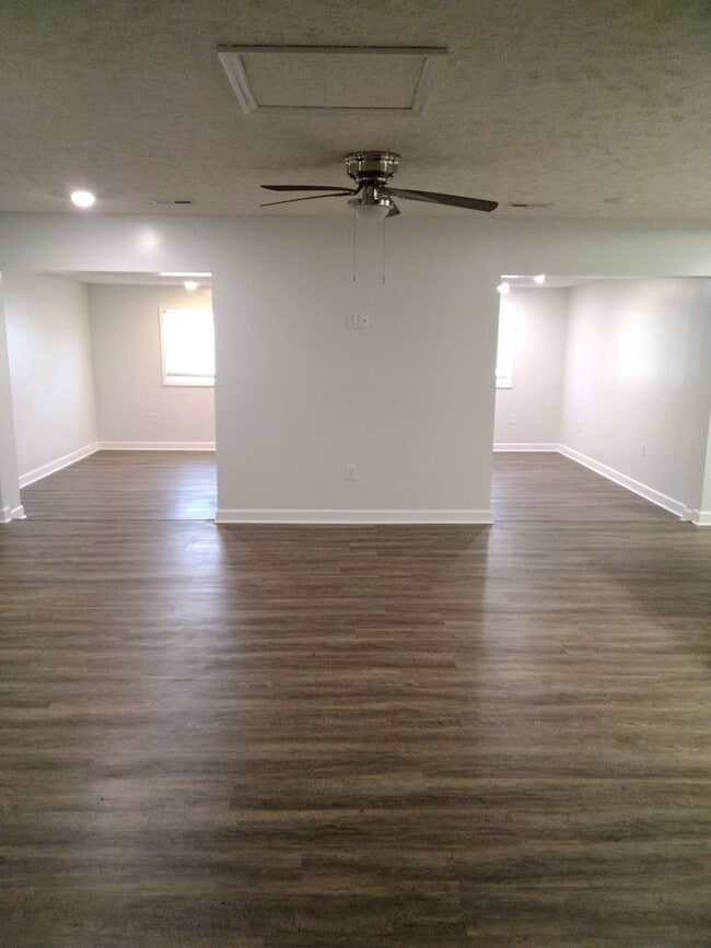 Building Photo - 618 Hiawatha Rd