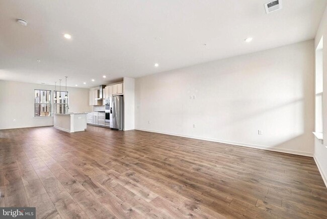 Building Photo - 46007 Woodpecker Sq