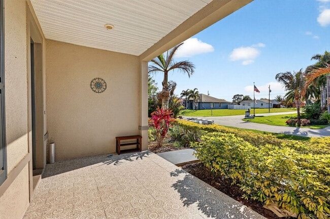 Building Photo - Modern 4-Bedroom Rental with Screened Patio & 2-Car Garage