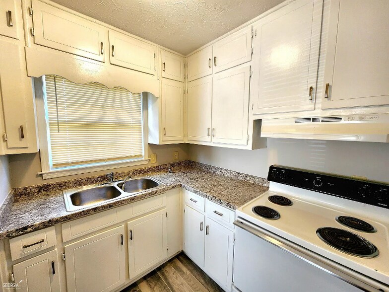 Building Photo - 1654 Pinedale Cir NW