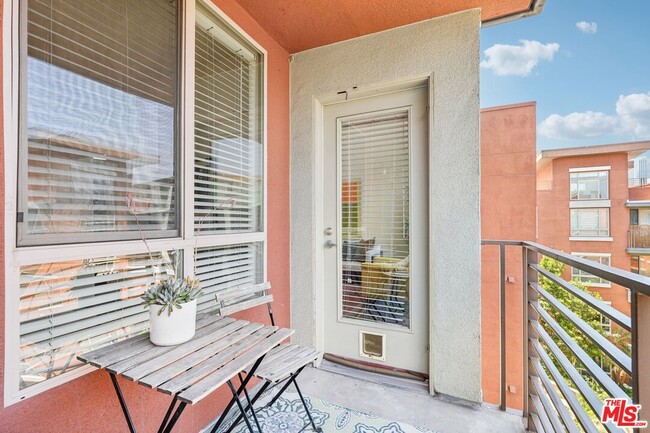 Building Photo - 100 S Alameda St