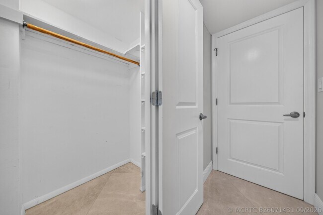 Building Photo - 4020 Galt Ocean Dr