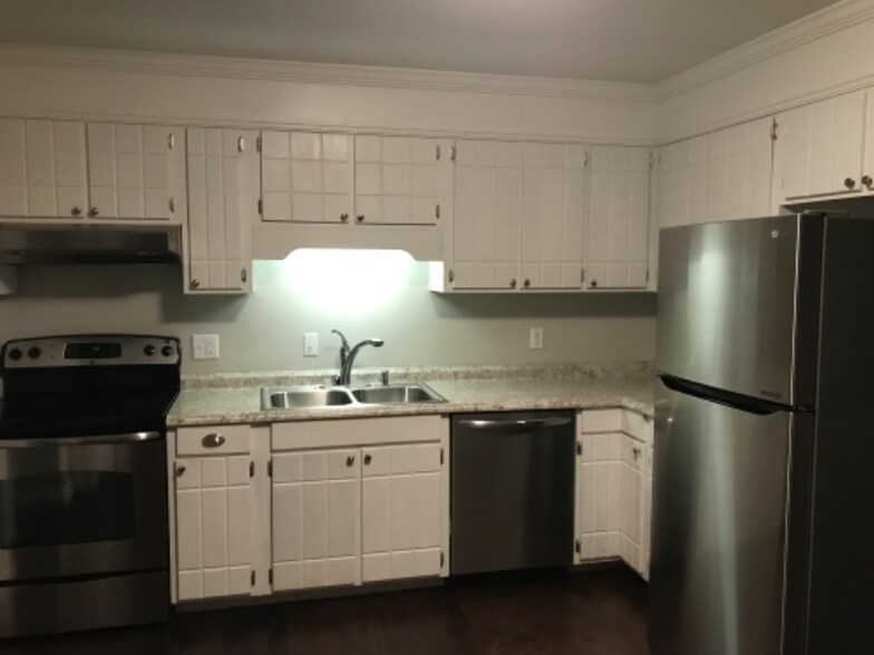 Building Photo - 7551 Leemont Dr