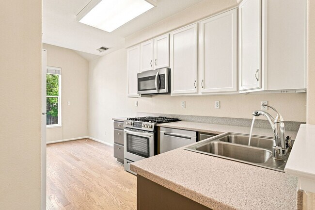 Building Photo - 151 Pacchetti Way