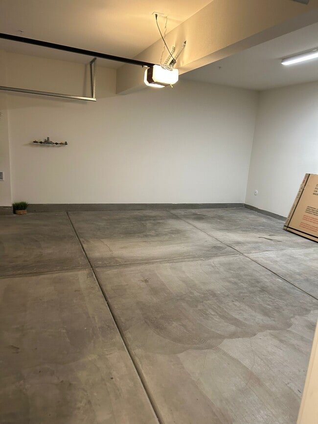 Building Photo - 344 Millstream Ct