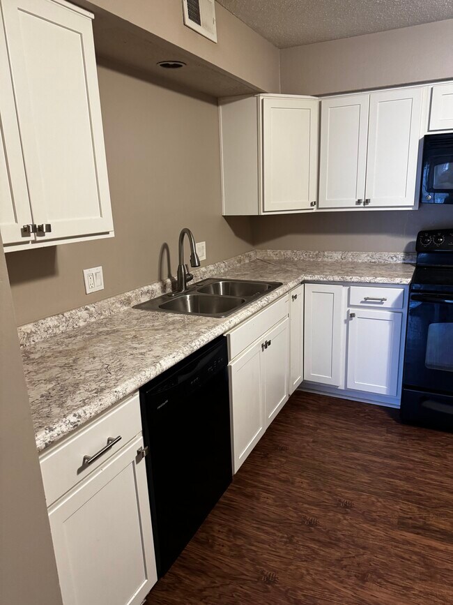 Building Photo - Benson Blvd