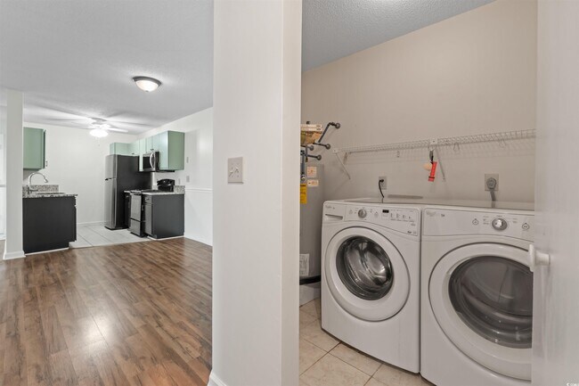 Building Photo - 2122 Clearwater Dr