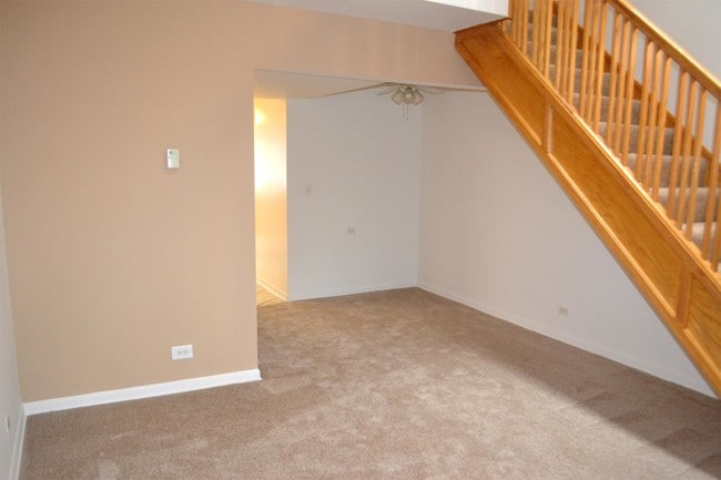 Primary Photo - 570 Seegers Rd