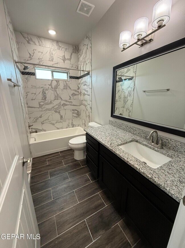 Building Photo - 804 Blingwood