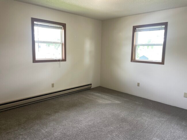 Building Photo - 425 8th Ave NE