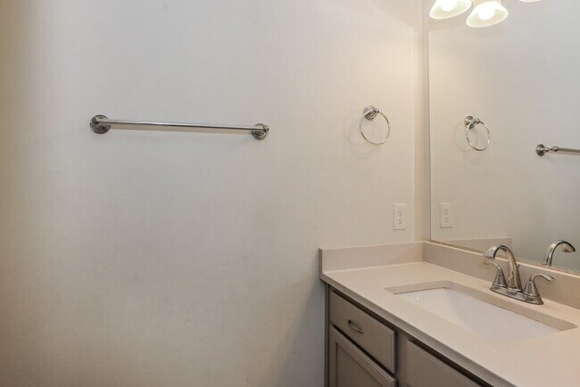 Building Photo - 1343 E Helena Dr