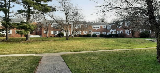 Building Photo - 147 Ridge Rd