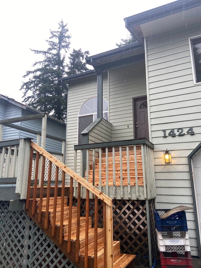 Building Photo - Spacious Four Bedroom Home with Bonus Room...