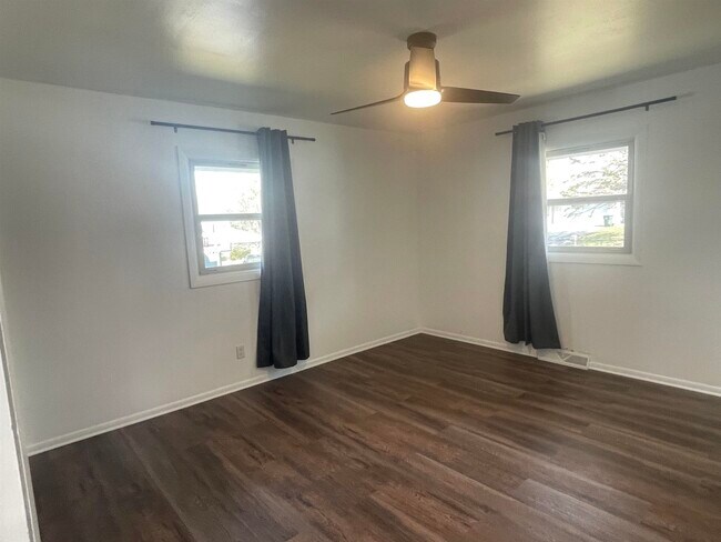 Building Photo - 2727 Florann Dr