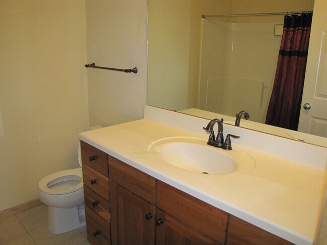 Building Photo - 3BR/2.5BA Beautiful END UNIT Townhome in Dancing Waters- Available Now!
