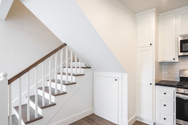 Building Photo - 1233 N Gower St