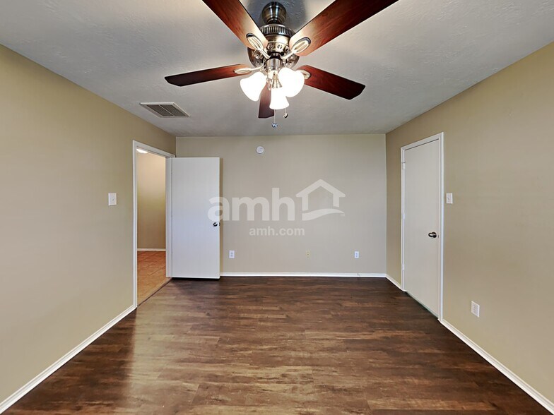 Building Photo - 7710 Eldergrove Ln