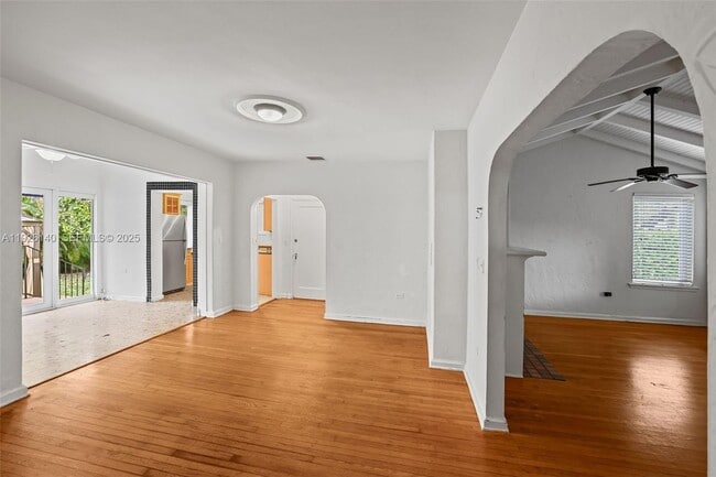 Building Photo - 410 Minorca Ave