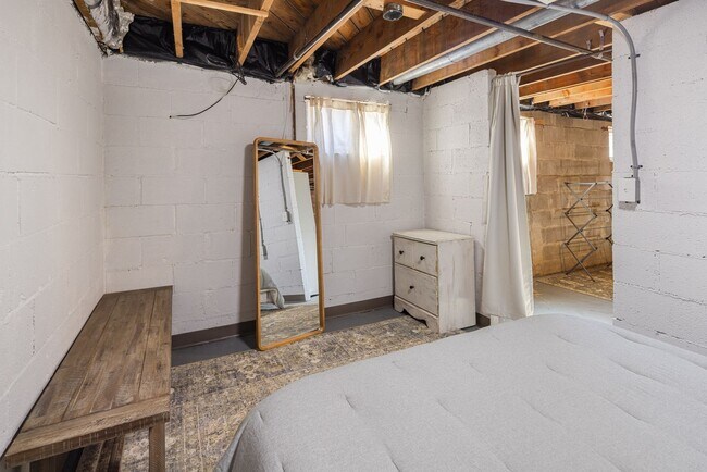 Building Photo - 3815 S Knox Ct