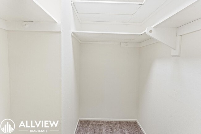 Building Photo - Charming 2-Bedroom Home Steps from Los Rios District