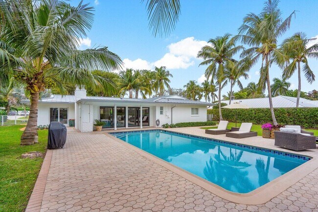 Building Photo - 2021 NW 3rd Ave