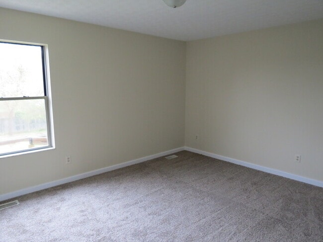 Building Photo - 35 Ashton Dr