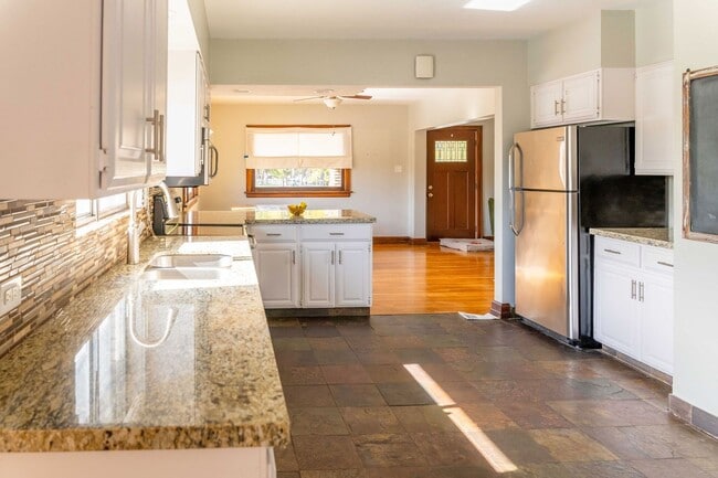 Building Photo - 1241 S 700 E