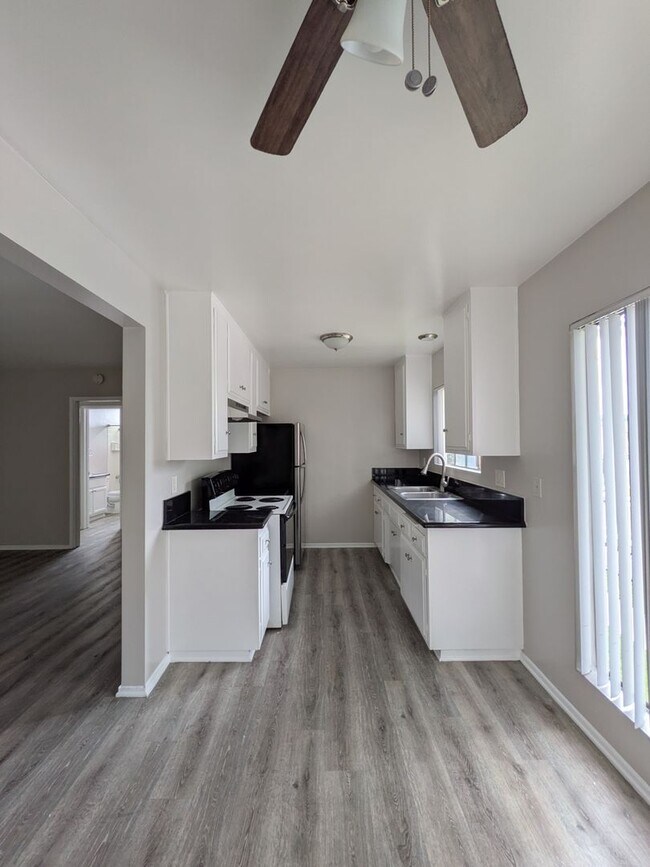 Interior Photo - 372 Freeman Ave