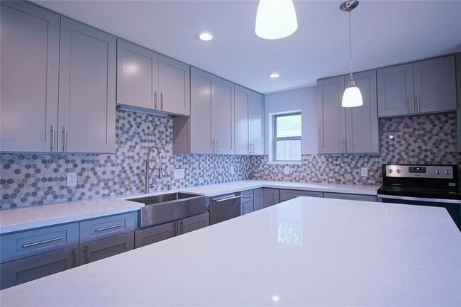 Building Photo - 15827 Echo Canyon Dr