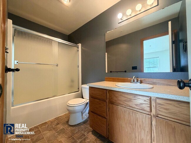Building Photo - Courtney Ridge Townhome with Garage & Private Patio!