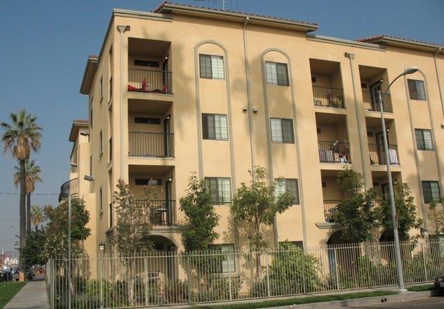 Building Photo - Mansi Town Homes