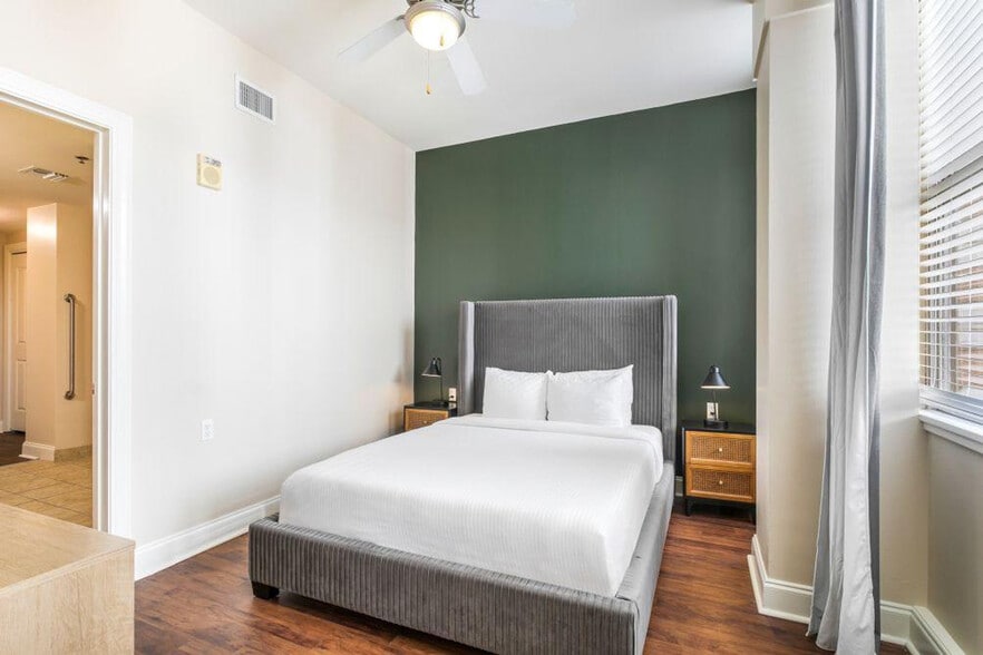 Building Photo - 925 Common St